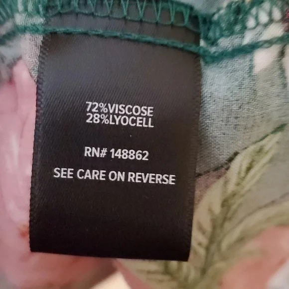 Torrid V-Neck Challis Mini Green Floral Patterned Dress 3X. - Picture 6 of 7